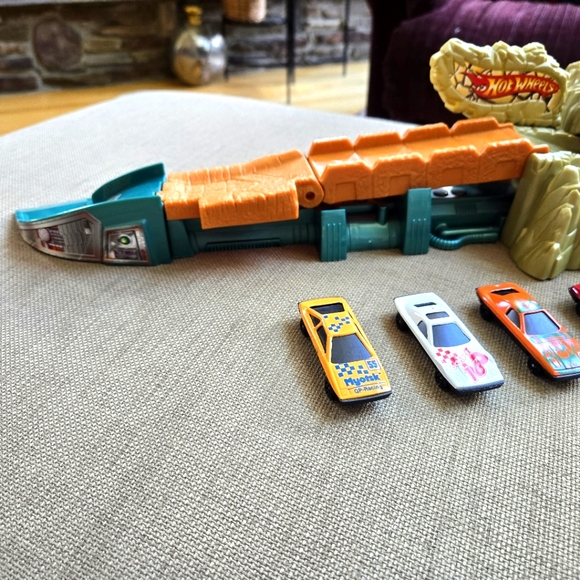 Rare, Vintage, Hot Wheels Dinosaur Track Play Set, 7 Hot Wheels Cars - Picture 4 of 9